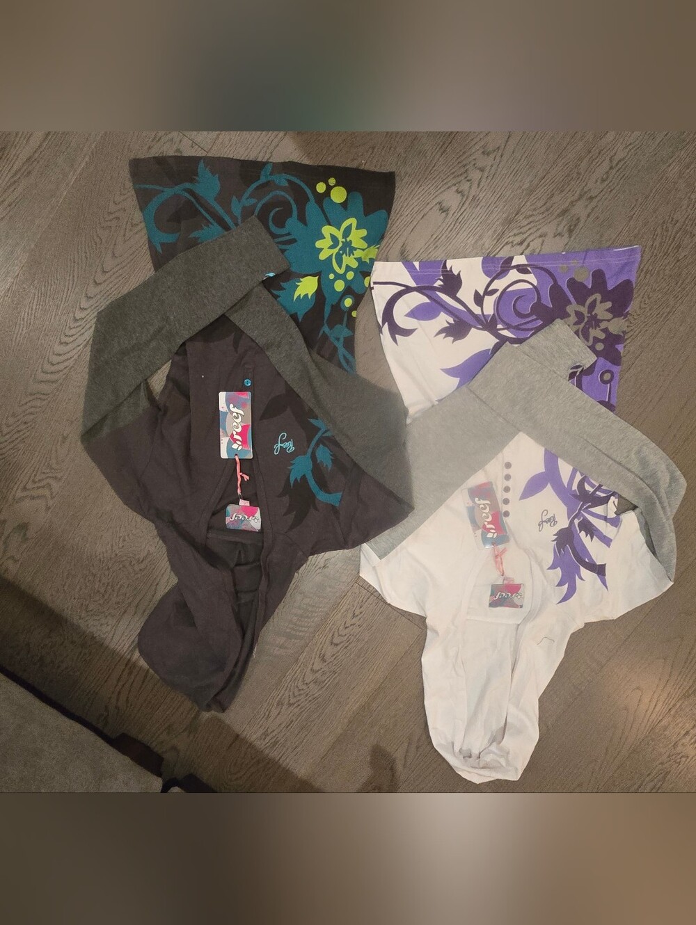 Womens Reef Bundle Of 2 Tropical Sweaters